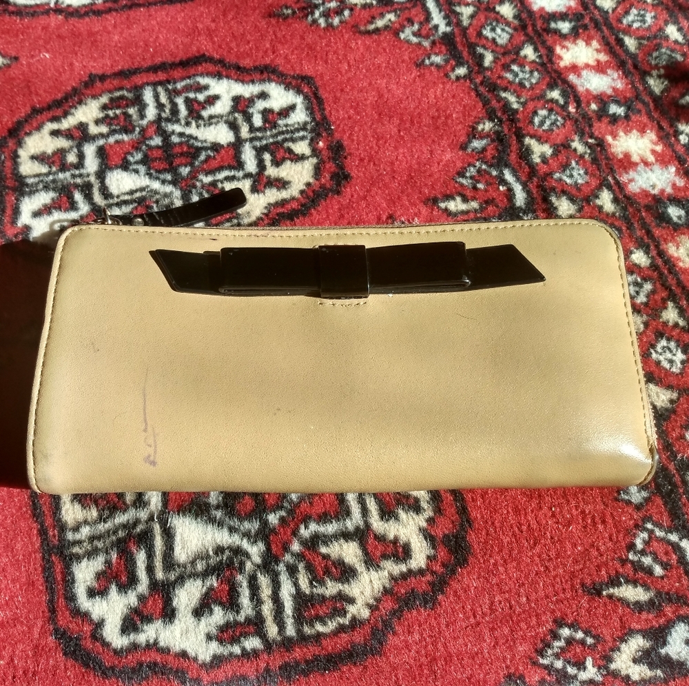 Kate Spade Bow Wallet | Tan Leather and Black Bow Zippered